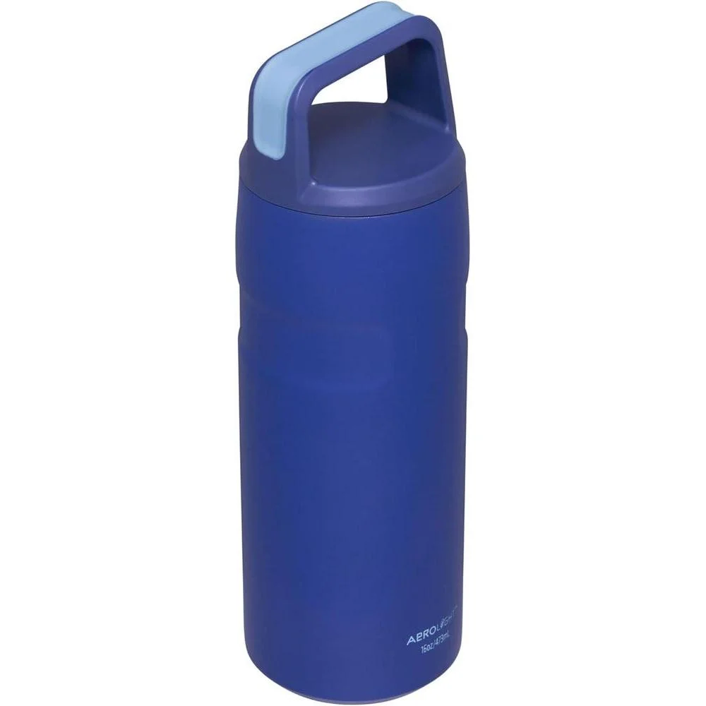 Botella Stanley IceFlow con tapa giratoria, ligera y a prueba de fugas, ideal para deportes, viajes o acampadas. Acero inoxidable reciclado