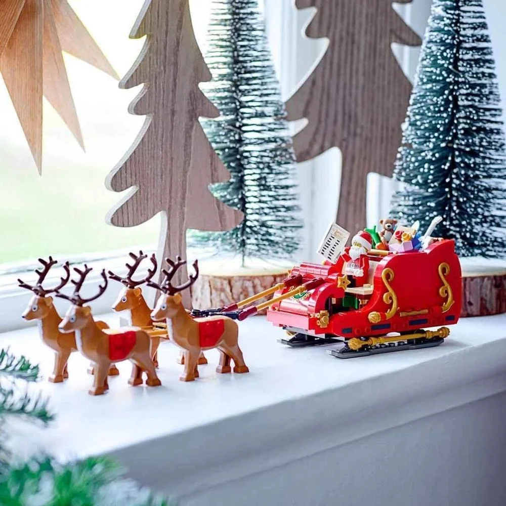 Juego exclusivo LEGO Trineo de Santa con figura de Papá Noel y renos, ideal para amantes de la Navidad y LEGO