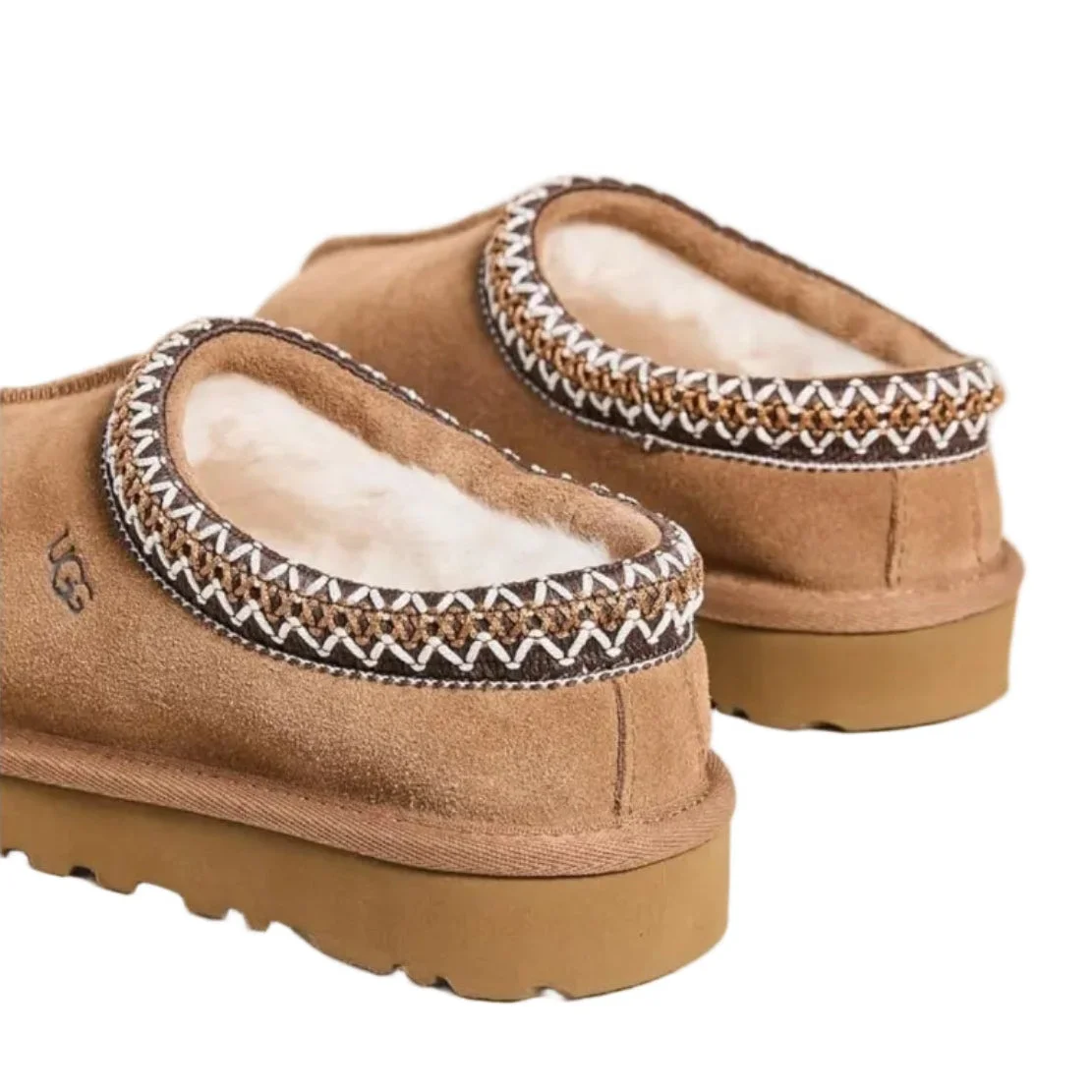UGG Tasman II Chestnut - Par vista trasera con detalle UGGbraid