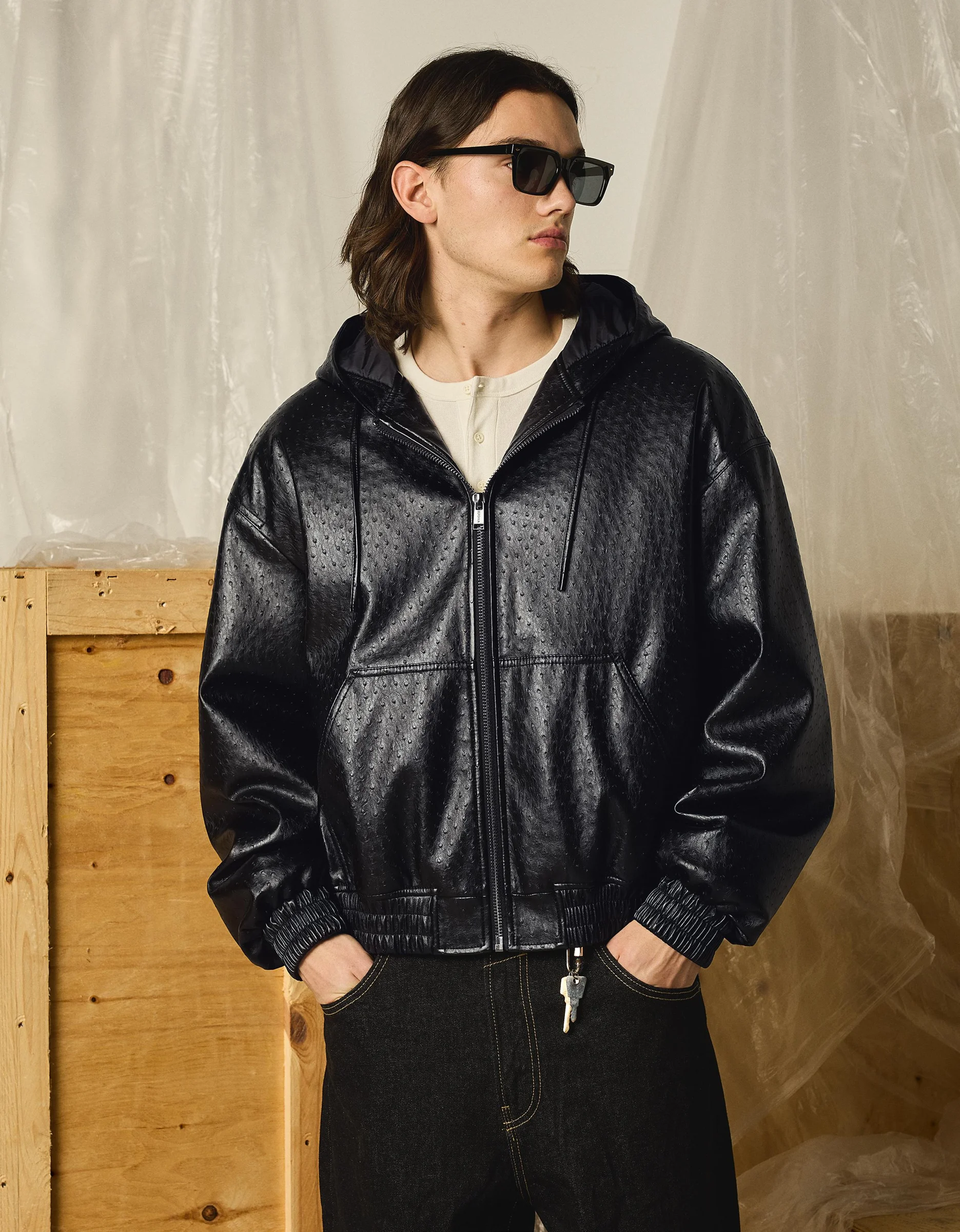 Cazadora Capucha Efecto Piel Bershka