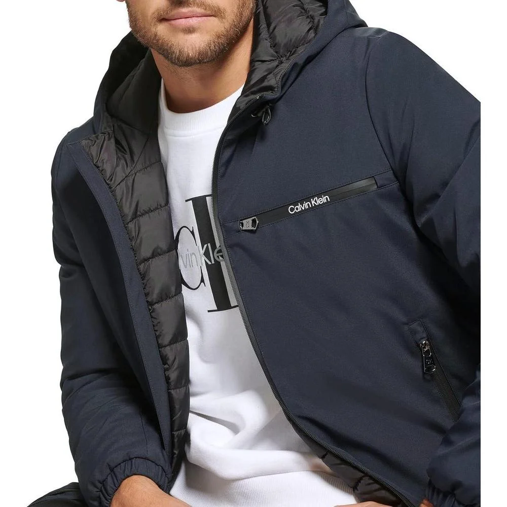 Chaqueta cortavientos de Calvin Klein para hombre con capucha, diseño versátil, resistente al agua y viento, ideal para clima frío