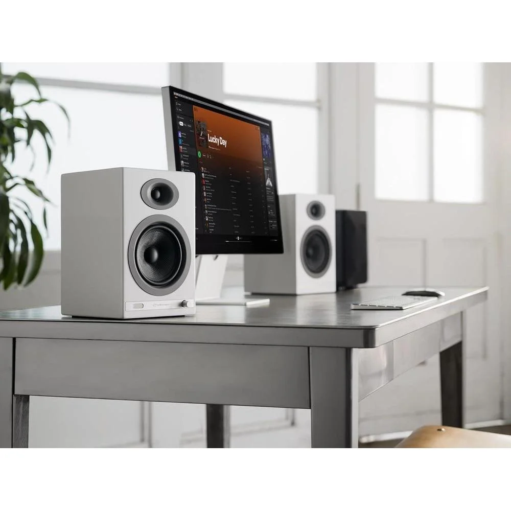 Altavoces Audioengine HD5 con Bluetooth 5.0, 150W, aptX HD, DAC de 24 bits y diseño en chapa de madera real para audio de calidad