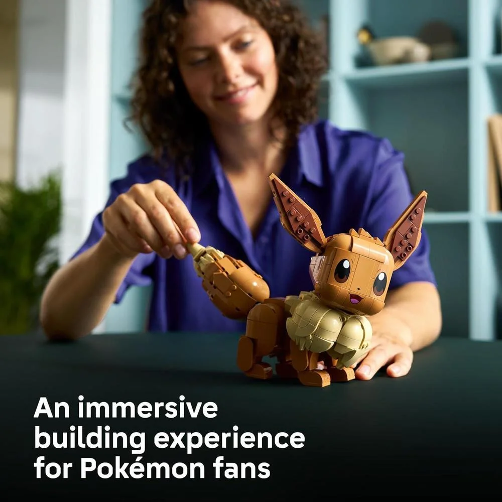 LEGO Pokémon Eevee - Set de Construcción para Adultos, Figura de Pokémon Posable para Decoración de Oficina o Hogar