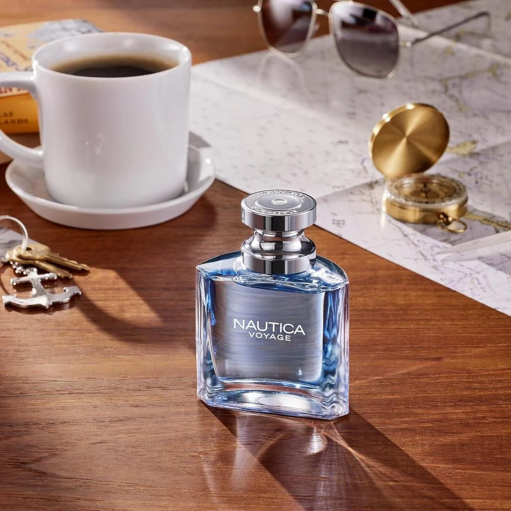 Nautica Voyage Eau de Toilette, fragancia masculina fresca con notas de manzana, loto indio y cedro, ideal para el uso diario