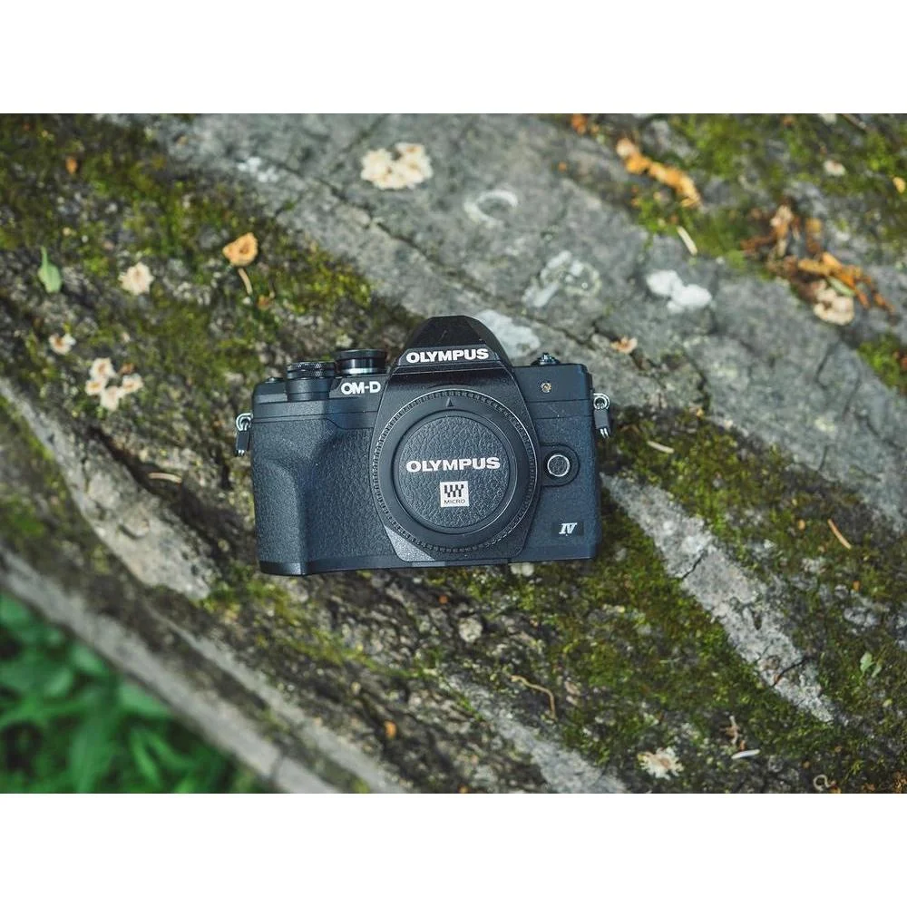 Cámara Olympus E-M10 Mark IV con sistema micro cuatro tercios, sensor 20MP, estabilización 5 ejes, video 4K y Wi-Fi