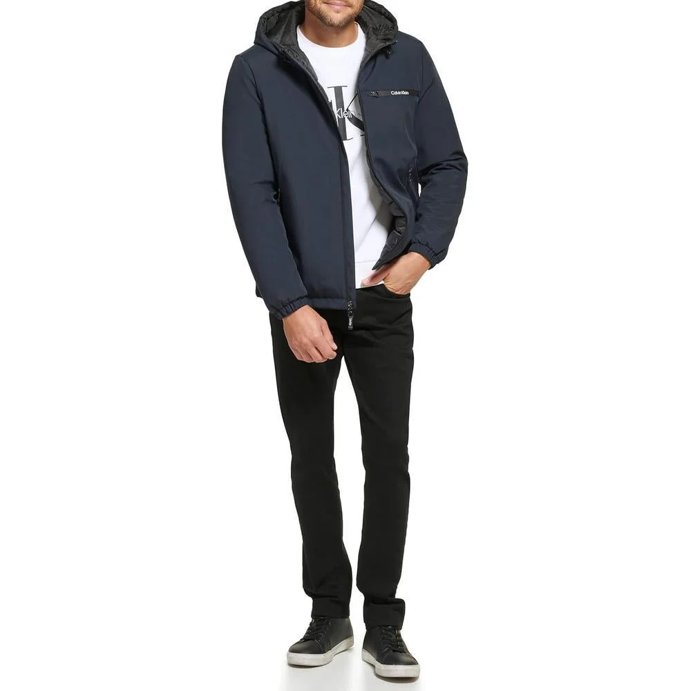 Chaqueta cortavientos de Calvin Klein para hombre con capucha, diseño versátil, resistente al agua y viento, ideal para clima frío