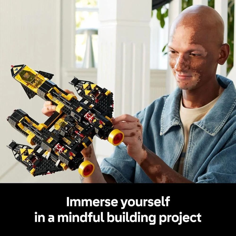 LEGO Icons Blacktron Renegade, set de construcción para adultos, bloques coleccionables, idea de regalo para fanáticos