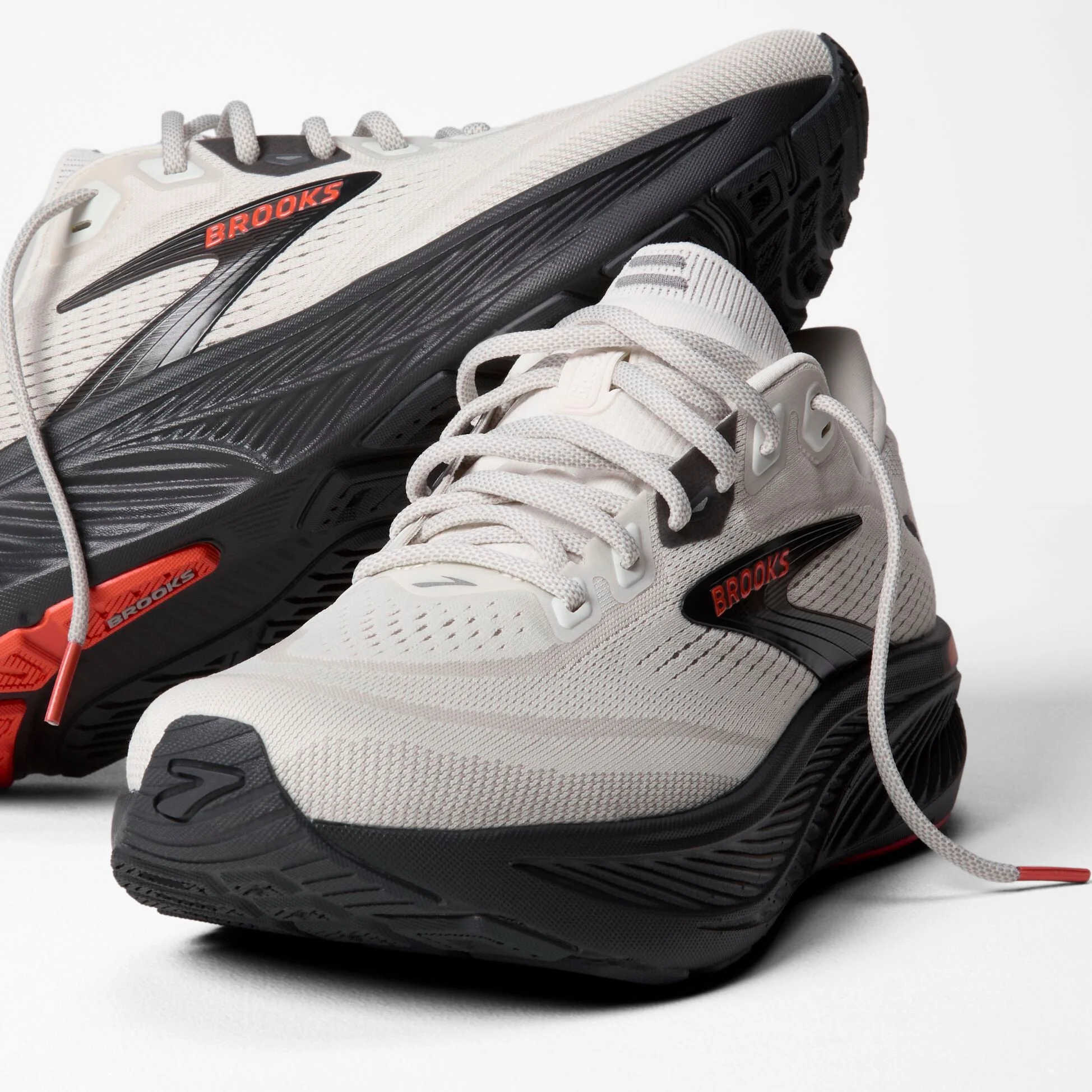 Brooks Ghost 18 Coconut Tigerlily