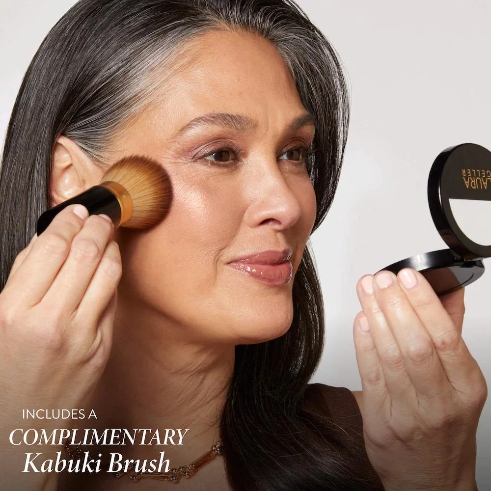 Balance and Brighten Base en Polvo Compacta Correctora de Color + Brocha Kabuki