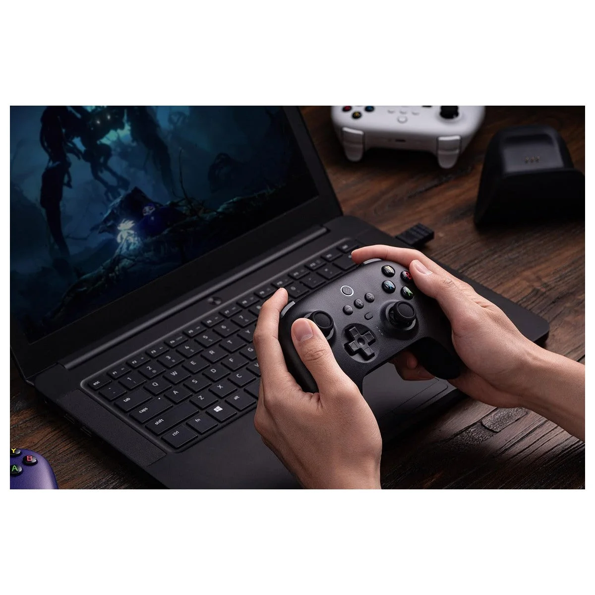 Control inalámbrico 8Bitdo Ultimate 2.4G con Joystick de efecto Hall y base de carga para PC, Android, Steam Deck y Apple