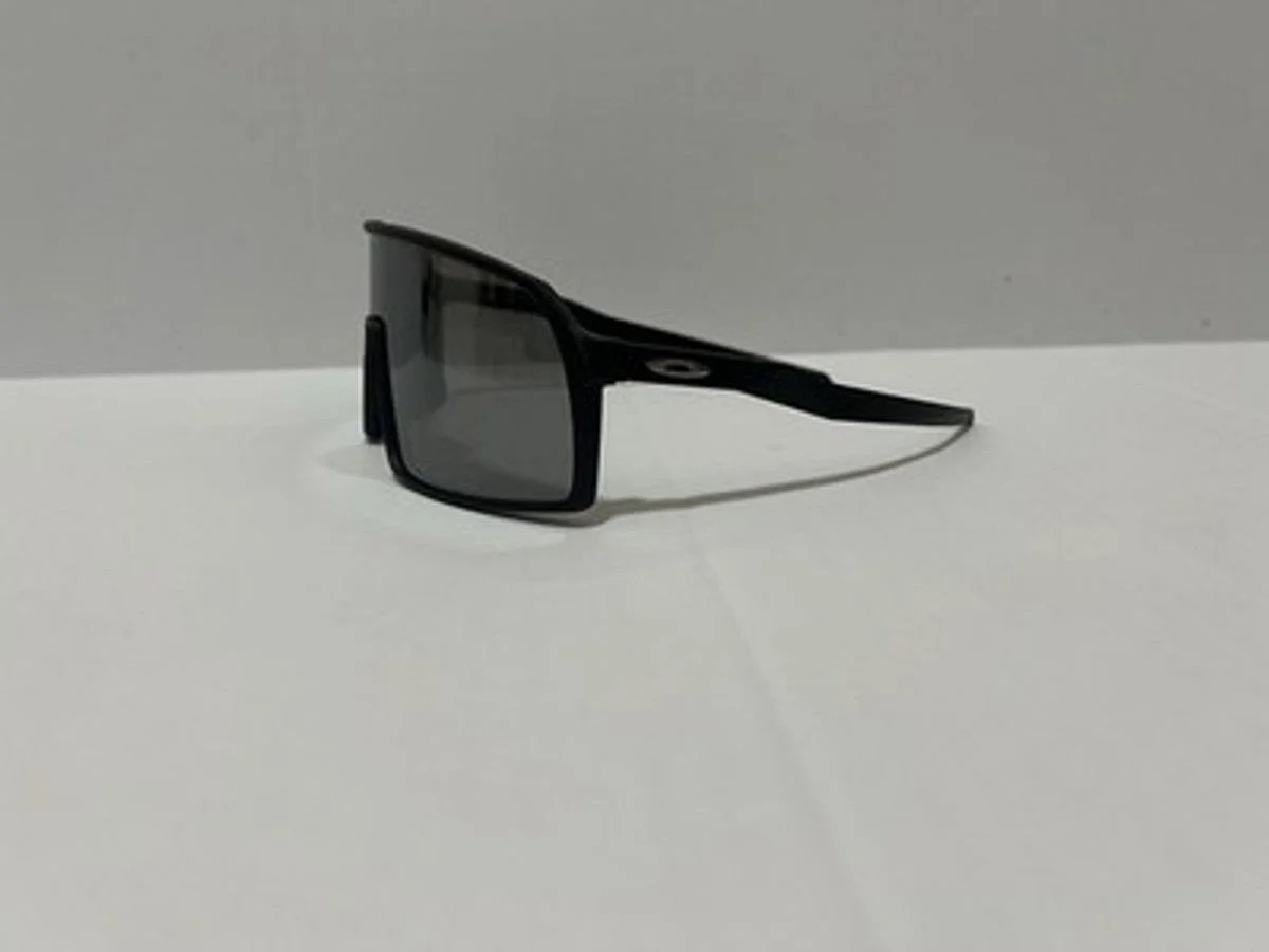 Oakley NEW OAKLEY OO9406 Sutro Rectangular Sunglasses Black frame - Prizm lens