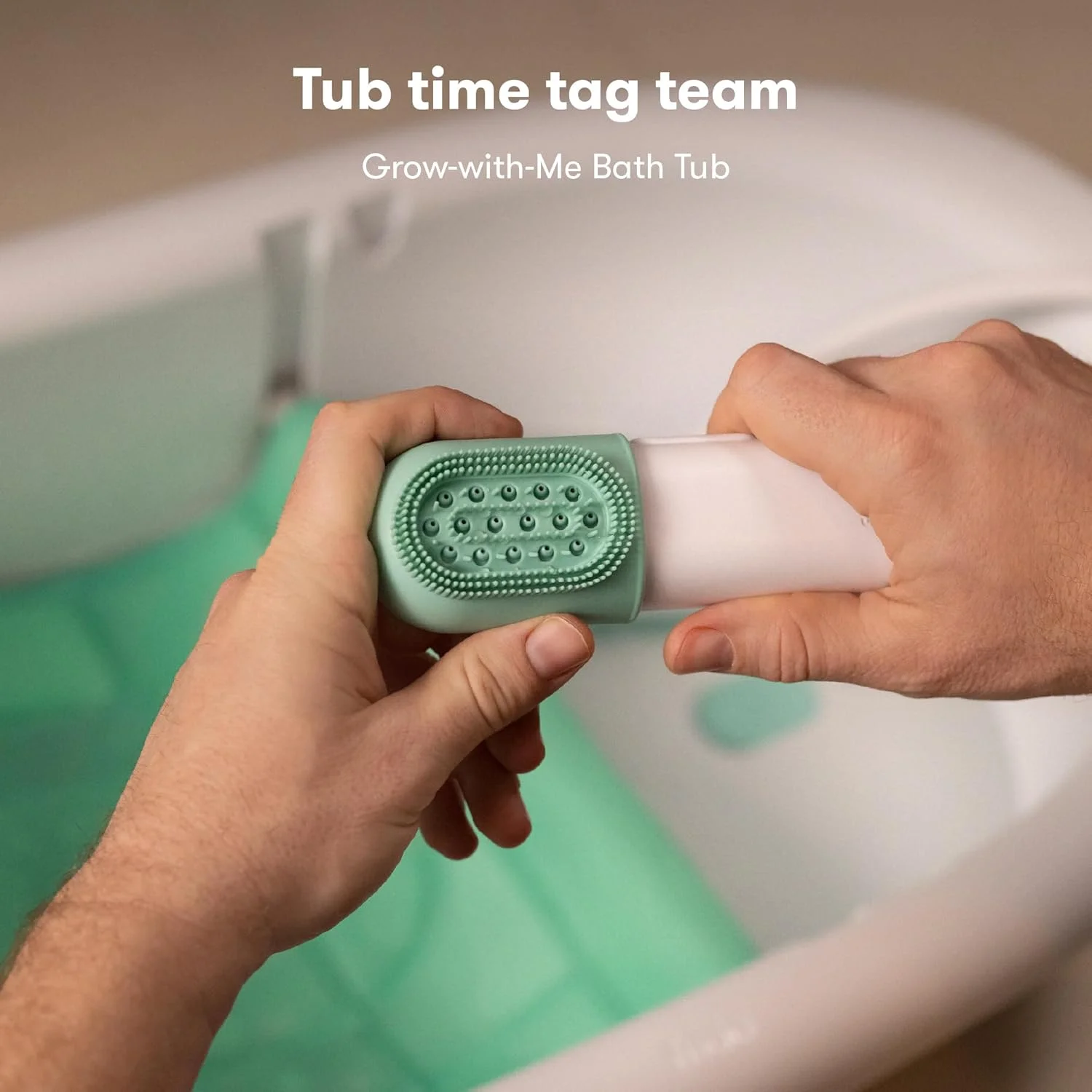 Frida Baby Control The Flow Ducha Adaptable para Bañera de Bebé