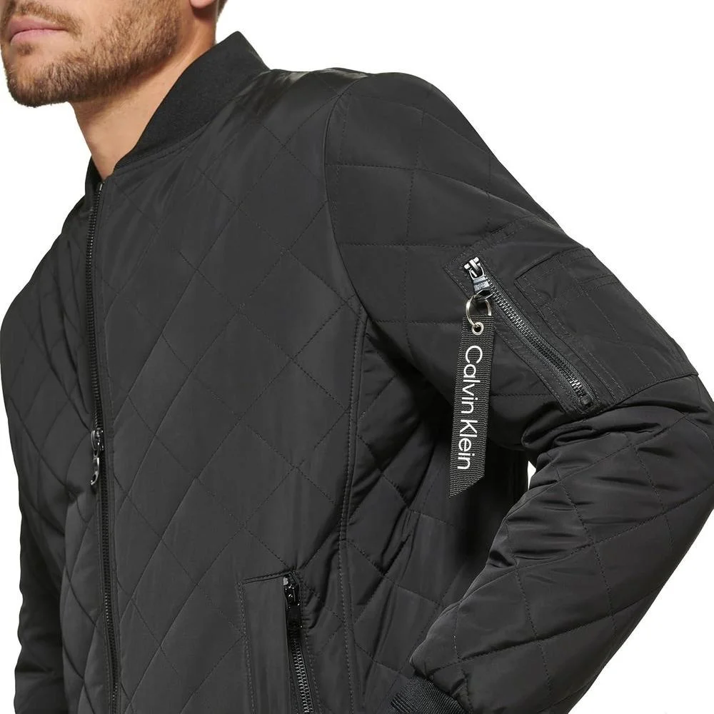 Chamarra de aviador Calvin Klein para hombre con detalle de cremallera acolchada, ideal para clima de transición
