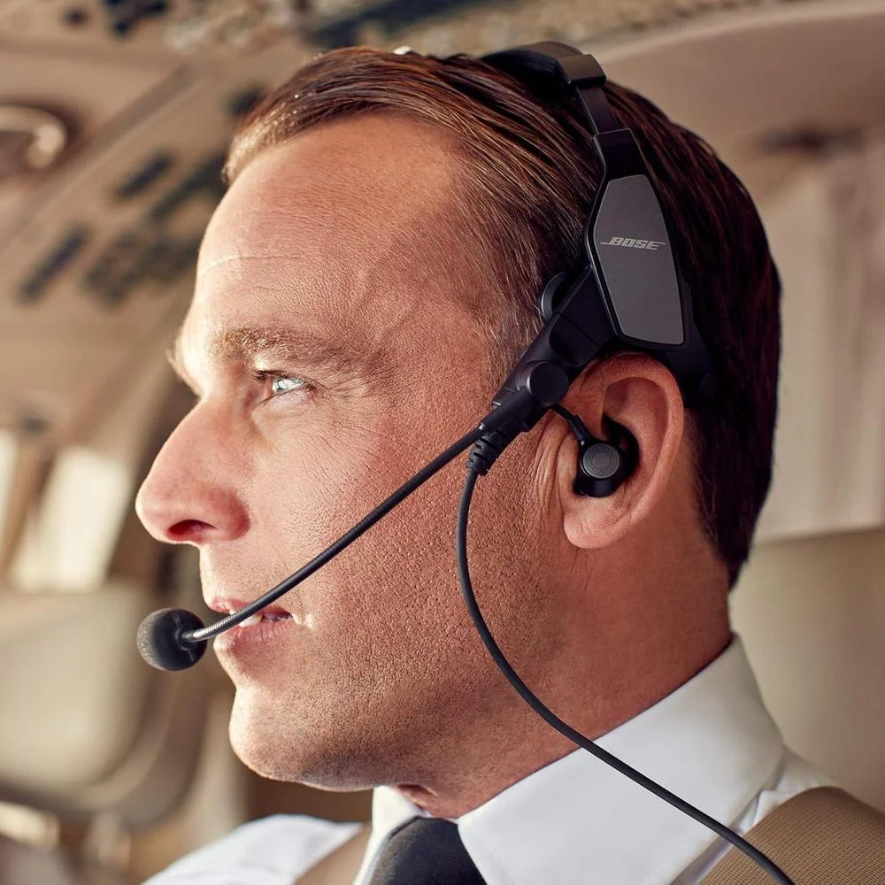 Auriculares de aviación Bose Proflight Series 2 con Bluetooth, cable de doble enchufe, cancelación de ruido y diseño ligero