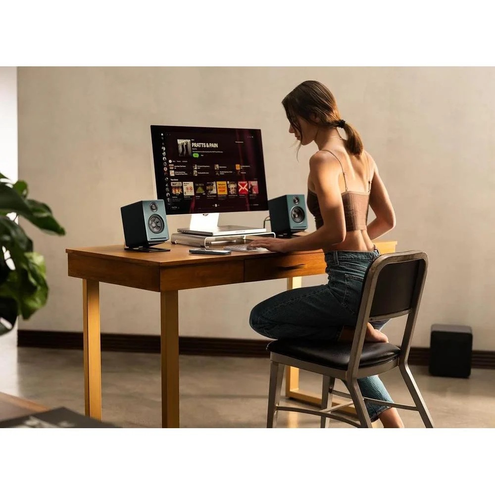 Subwoofer Audioengine S6 con potencia de 210 vatios y diseño compacto para amantes del cine y la música