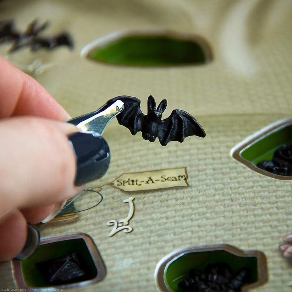 Juego de mesa Operation: Pesadilla Antes de Navidad, con arte de Oogie Boogie, edición coleccionista, para 1 o más jugadores